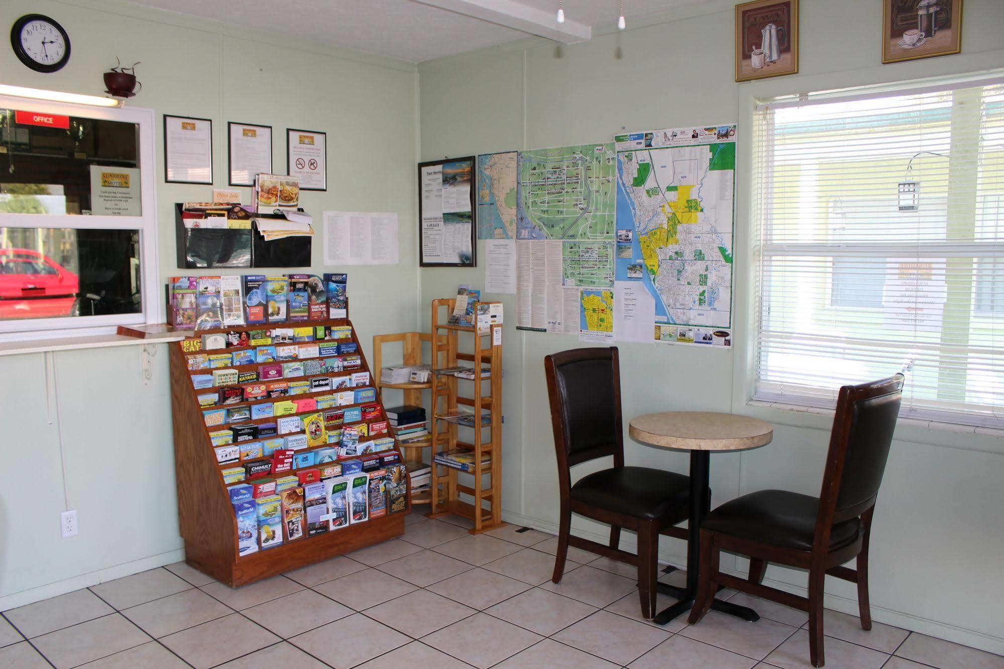 Sunshine Inn & Suites Venice, Florida Venice Gardens Экстерьер фото